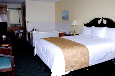 Honeysuckle Inn - 2024 Discounts & Specials - Branson Travel Office