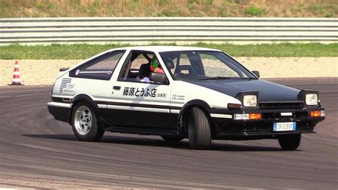 AE86 EL PEQUEÑO TOYOTA QUE SE VOLVIÓ ACTOR DE CINE - Targasport