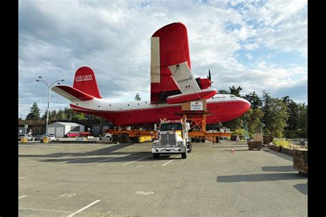 Hawaii Martin Mars arrives at new home - New West Record