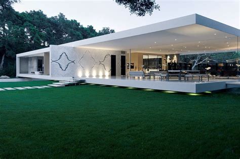 30+ Most Modern Glass Houses Designs