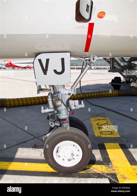 Airbus a320 landing gear hi-res stock photography and images - Alamy