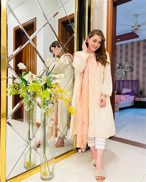 Actress Momina Iqbal shares adorable photos on her Instagram