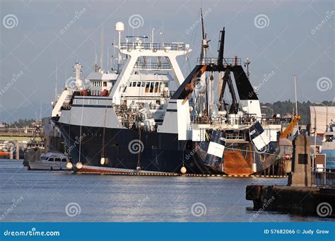 Stern Trawler Royalty-Free Stock Photo | CartoonDealer.com #35511561