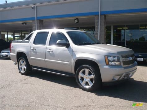 Silver Birch Metallic 2007 Chevrolet Avalanche Z71 4WD Exterior Photo #49923136 | GTCarLot.com