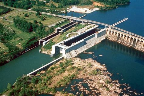 Muscle Shoals Waterfall Walk - Alabama Recreation Trails