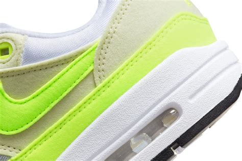 Nike WMNS Air Max 1 "Volt Suede" / Preview - Sneakers - EUKICKS