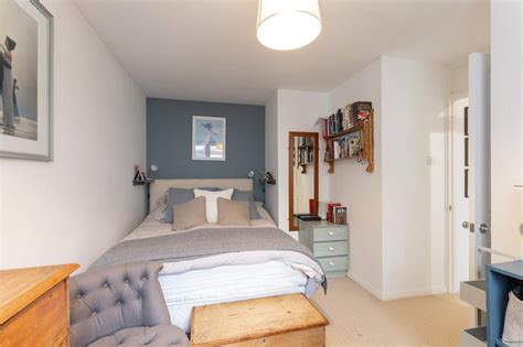 Wolsey Court, 41 Westbridge Road, London, SW11 3 bed apartment - £2,500 pcm (£577 pw)