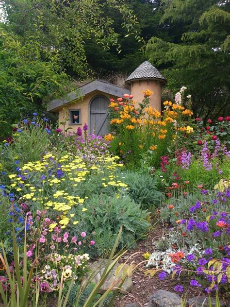 Sweet colorful old-fashioned English cottage garden! Sunny Simple Life blog Fairytale Garden ...