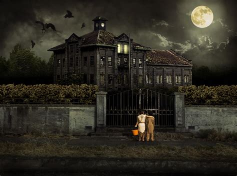 Where to Go to Sleep in the World\’s 10 Scariest Haunted Houses | TLCme | TLC