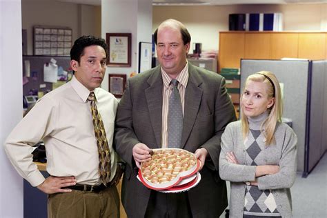 Put Some Chili On, Because Brian Baumgartner Is Hosting a The Office ...