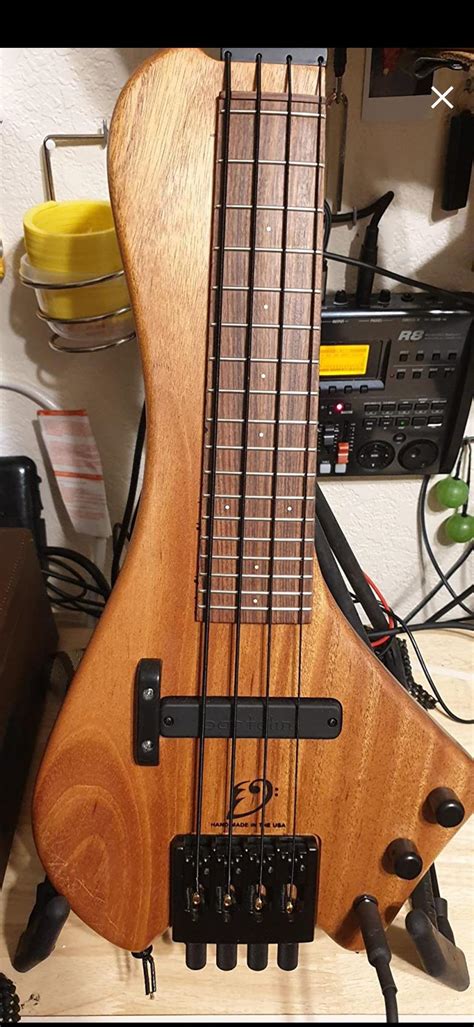 can anyone tell me what guitar this is? : r/BassGuitar