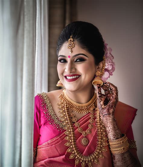 Bride to be is all glow!!! #traditionalbride #hinduwedding #bridalpose ...