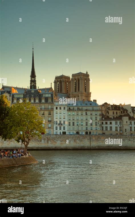 Notre Dame & Ile de la Cite, Paris, France Stock Photo - Alamy