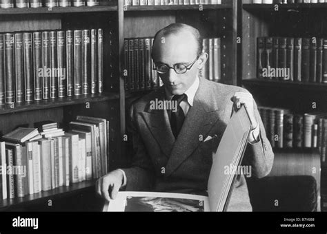 Robert Siodmak dans les Years 1930 Stock Photo - Alamy