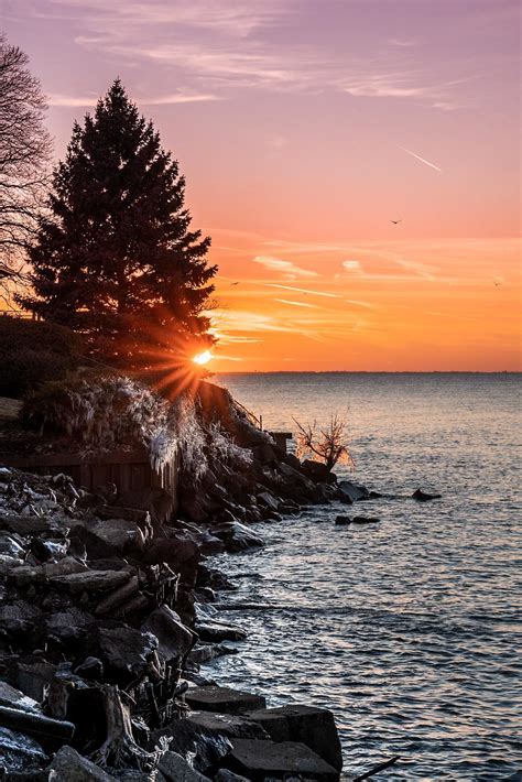 Sunset over Lake Erie. Vermilion OH. [1367 X 2048] [OC] Beautiful ...