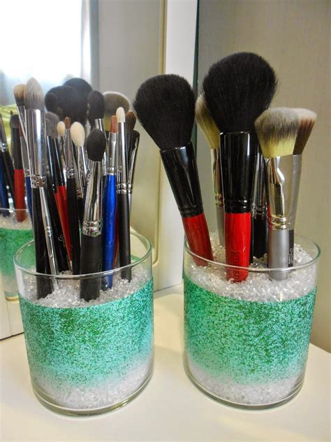33 Makeup Brushes Storage Idea - Glowlicious.Me - Indonesia Beauty and Lifestyle Blog