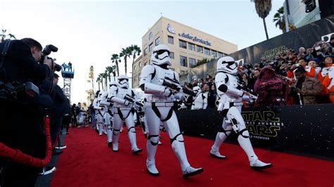 Star Wars: The Force Awakens: Stars thrill fans at world premiere | CBC ...