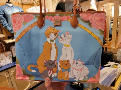 New 'The Aristocats' Dooney & Bourke Collection Released at Disneyland ...