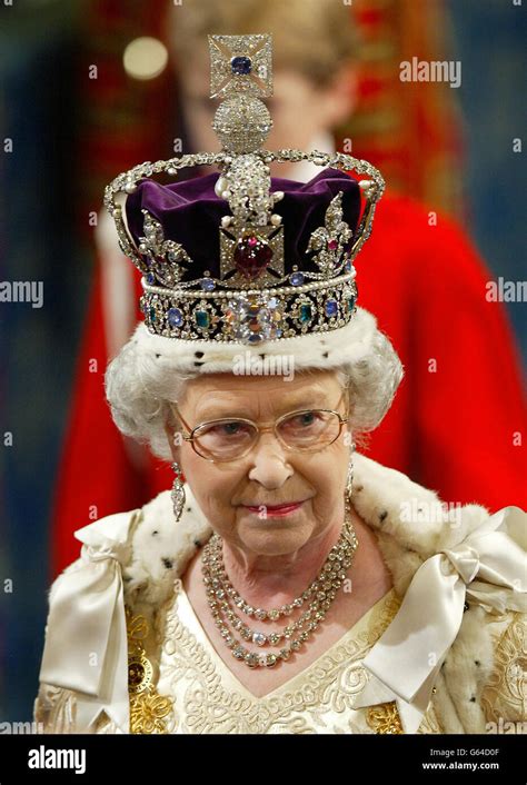 Queen elizabeth wearing crown hi-res stock photography and images - Alamy