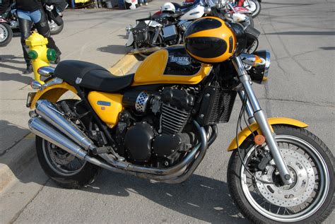 Fichier:Triumph Thunderbird Sport.jpg — Wikipédia