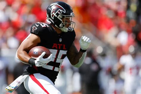 Can Atlanta Falcons RB Tyler Allgeier Excel in Zac Robinson Offense ...