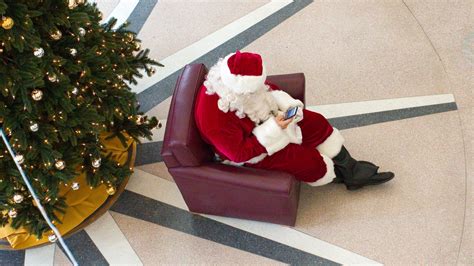 Where can kids visit Santa? Mall photos may be lost holiday tradition