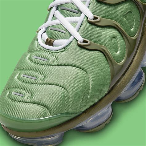 Nike Vapormax Plus "Green Olive" FD0779-386 | SneakerNews.com