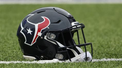 Texans May Trade Back As Reports Indicate They’re Fielding Offers