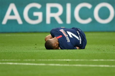 Paris Saint-Germain's Champions League Hopes In Peril As Kylian Mbappe Suffers Injury | IBTimes