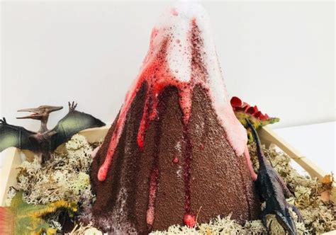 Make your own erupting volcano experiment | Learning Fun