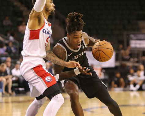 Spurs' Lonnie Walker returns after early injury | Hill Country News