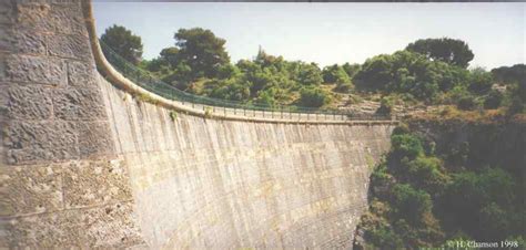 Historical Development of Arch Dams. From Cut-Stone Arches to Modern Concrete Designs