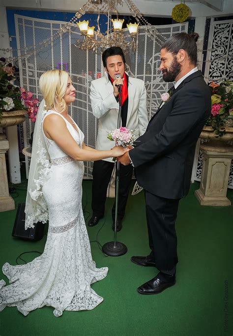 Elvis Would Not Want You To Get Married In Las Vegas, During Pandmeic ...