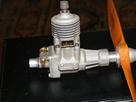 Vintage Model Airplane Engines Running: RUSSIAN KMD 2.5 cc DIESEL ENGINE