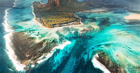 Behold the “Underwater Waterfall” of Mauritius – Madly Odd!