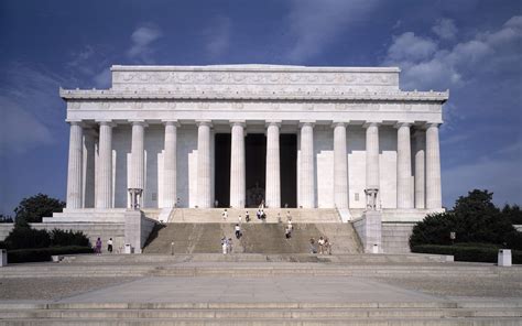 Visit the Awe-Inspiring Lincoln Memorial - Washington Plaza