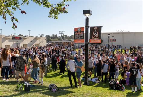 Huntington Beach High School Graduation 2017 – Orange County Register