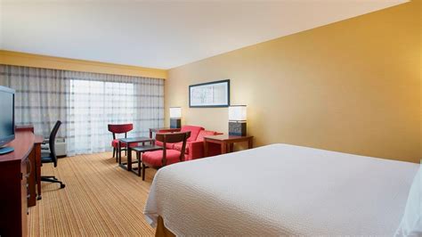 Hotels Near Midway Airport | Courtyard Chicago Midway Airport