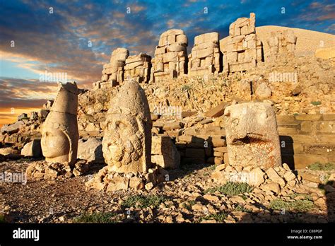 Mount Nemrut Archaeological site Turkey - Adıyaman tomb statues Stock Photo - Alamy