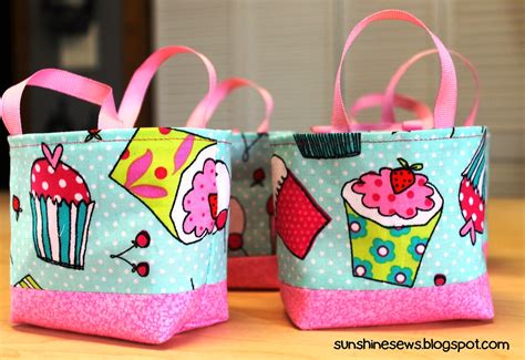 SunShine Sews...: Tiny Treat Totes