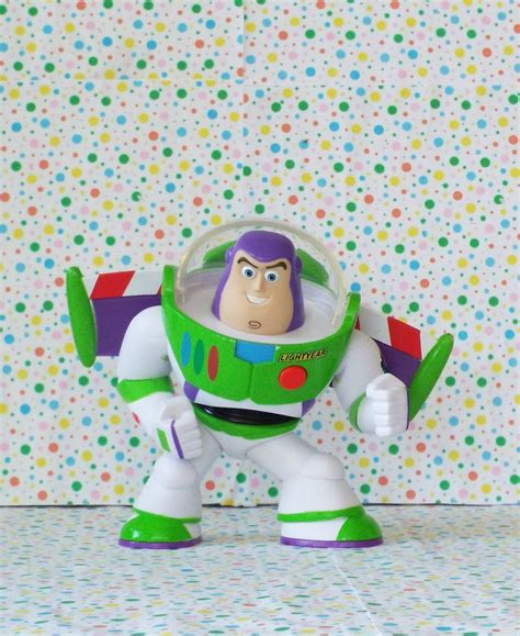 Disney's Toy Story 3 Deluxe Buzz Lightyear Talking Figure