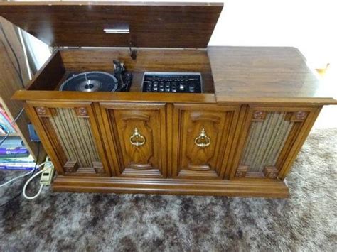 Vintage 1970's AM/FM Zenith Record & 8 Track Player | Etsy | 1970s ...