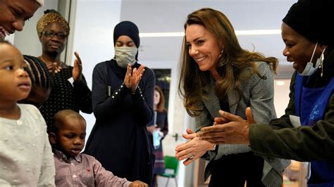 Kate Middleton Can't Stop Smiling While Meeting Children During ...