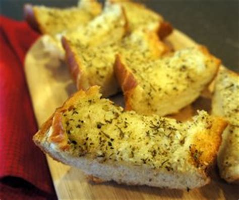 Italian Seasoned Garlic Bread Recipe - RecipeTips.com