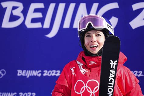 [In Photos] Medal Favorite Eileen Gu Wins Silver in Slopestyle Skiing at Winter Olympics