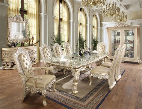 Luxury Dining Room with Elegant Chandelier