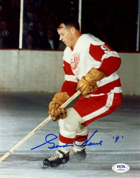 Gordie Howe Signed Red Wings 8x10 Photo (PSA COA) | Pristine Auction