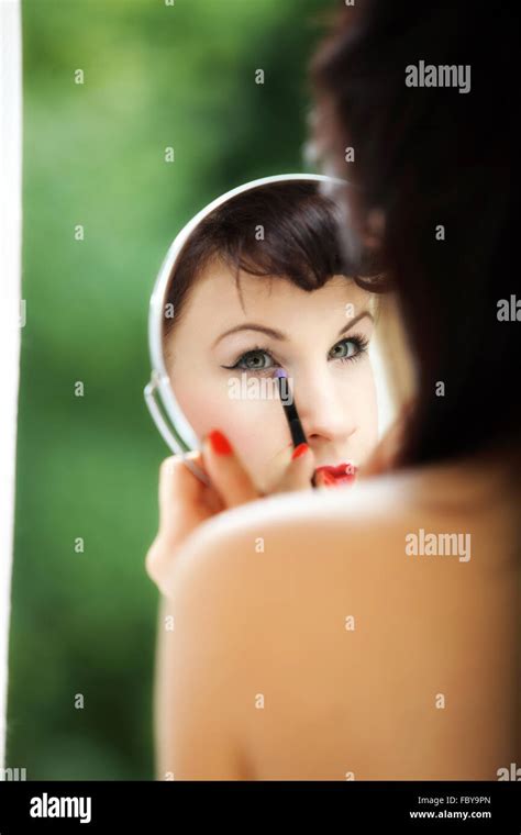 Female pin up hi-res stock photography and images - Alamy