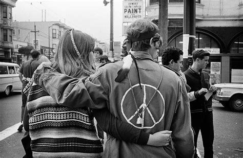 Photographer Captures the Beginnings of the Peace Movement in the '60s - InsideHook