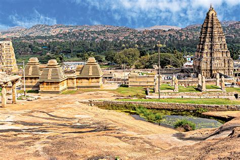 Hampi: Karnataka - RobinAge